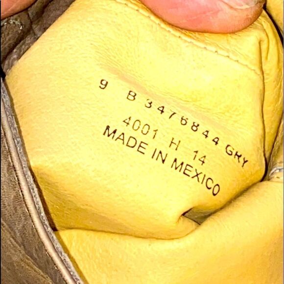 Woman’s sz 9 leather over the calf heeled boots by The Frye Company - Picture 6 of 9